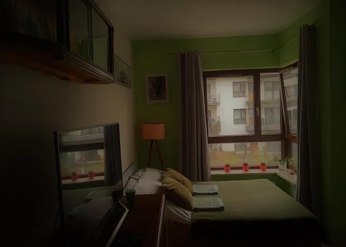 Green Wilanow Apartment With Free Parking